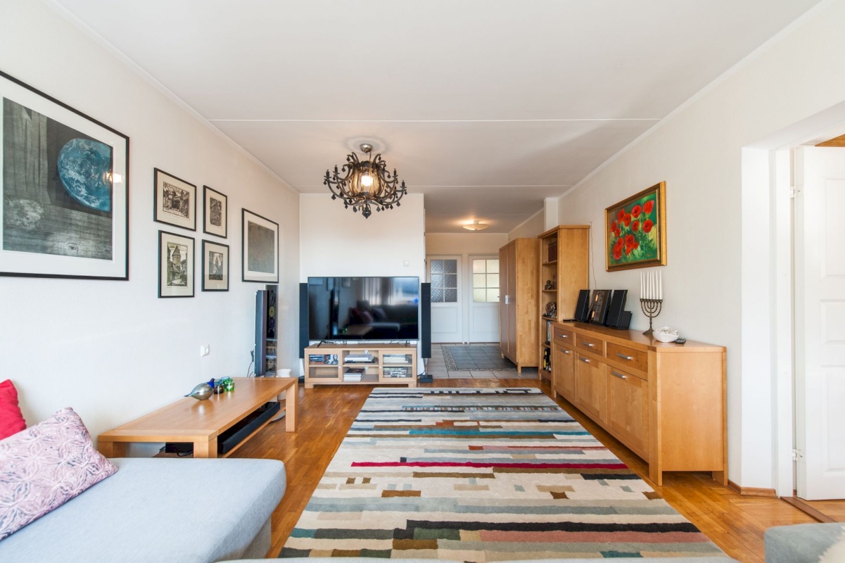 Tallinn, Kesklinna linnaosa, Torupilli, J. Kunderi tn 8