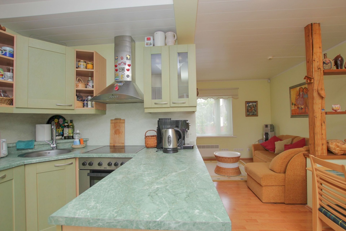 Pärnu linn, Pärnu linn, Rannarajoon, Karusselli tn 82