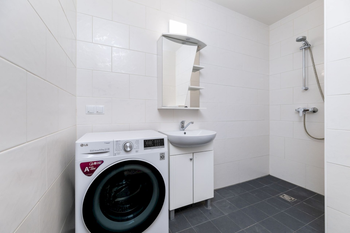 Tallinn, Lasnamäe linnaosa, Peterburi tee 4