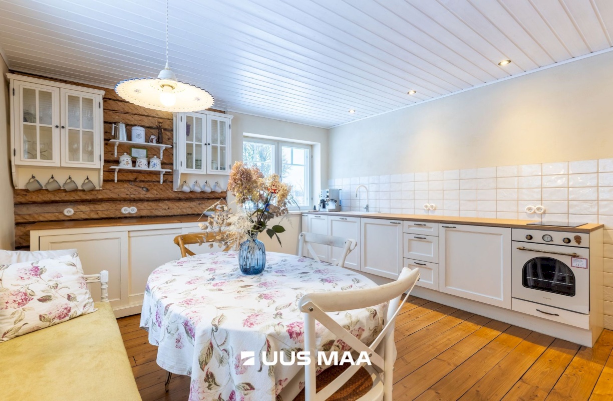 Tapa vald, Karkuse küla, Mõisaõue