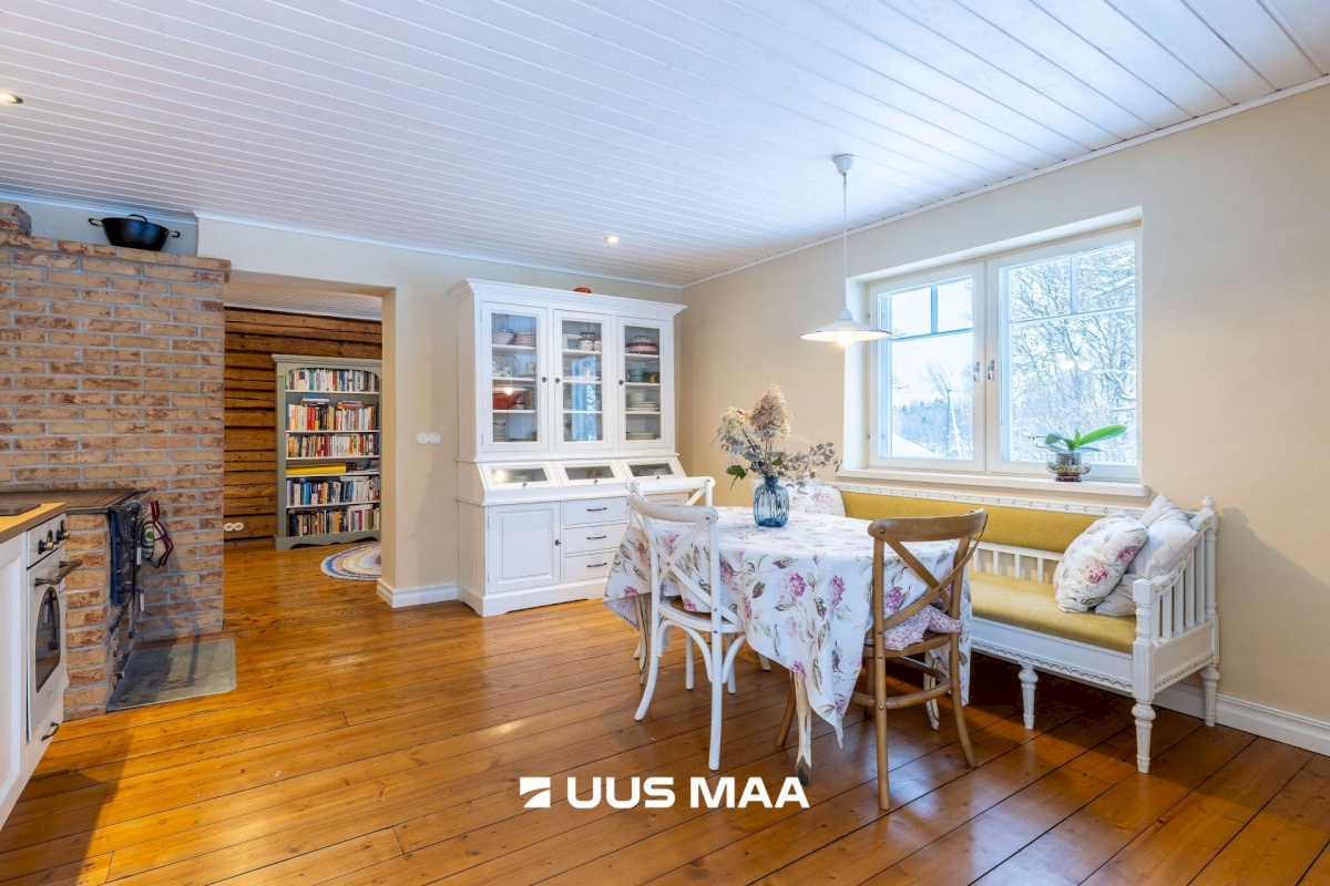 Tapa vald, Karkuse küla, Mõisaõue