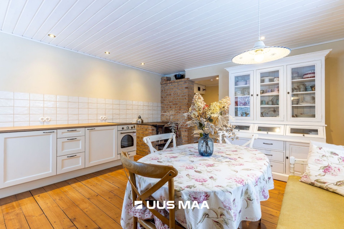 Tapa vald, Karkuse küla, Mõisaõue