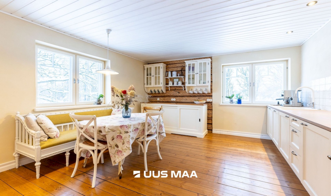 Tapa vald, Karkuse küla, Mõisaõue