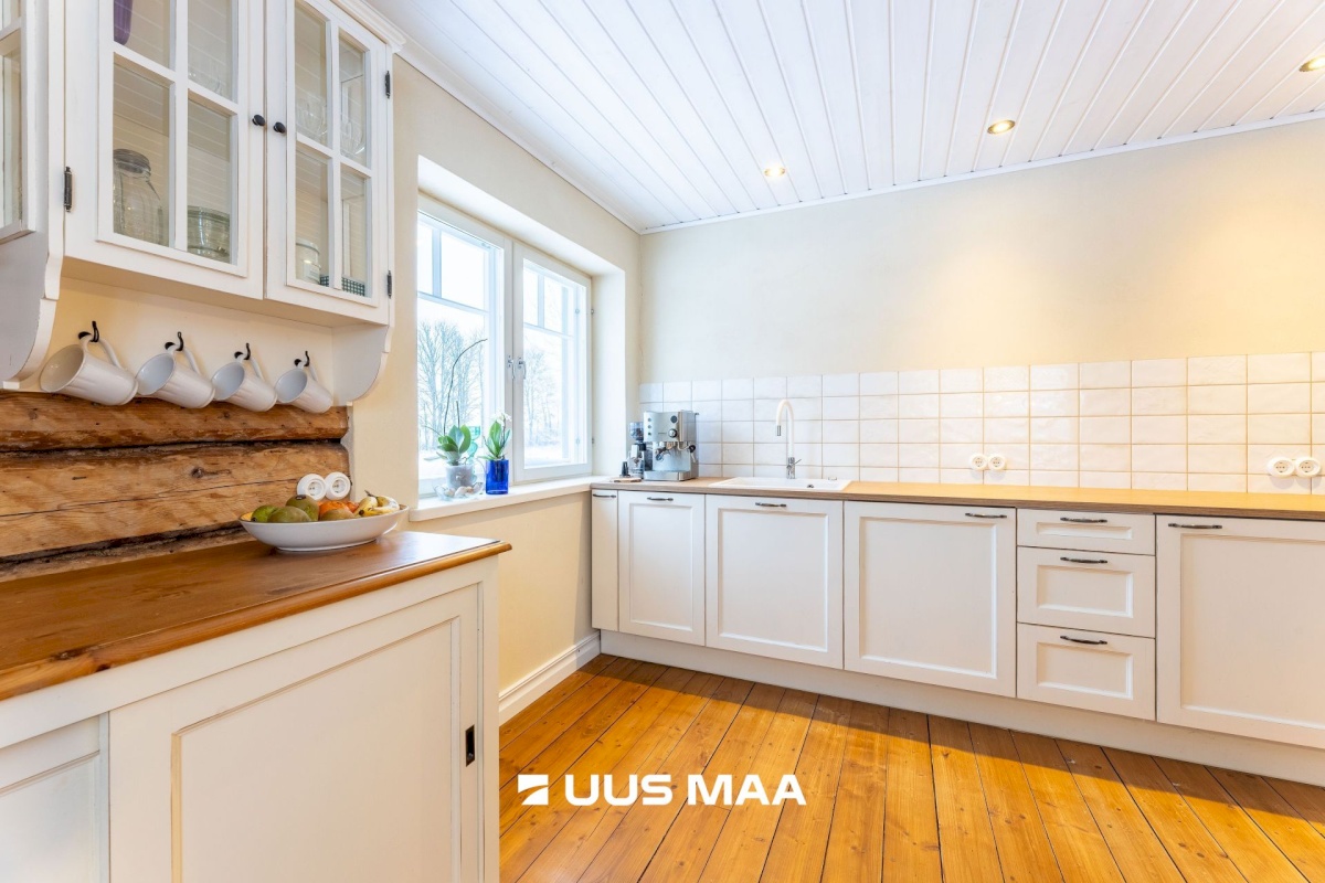 Tapa vald, Karkuse küla, Mõisaõue