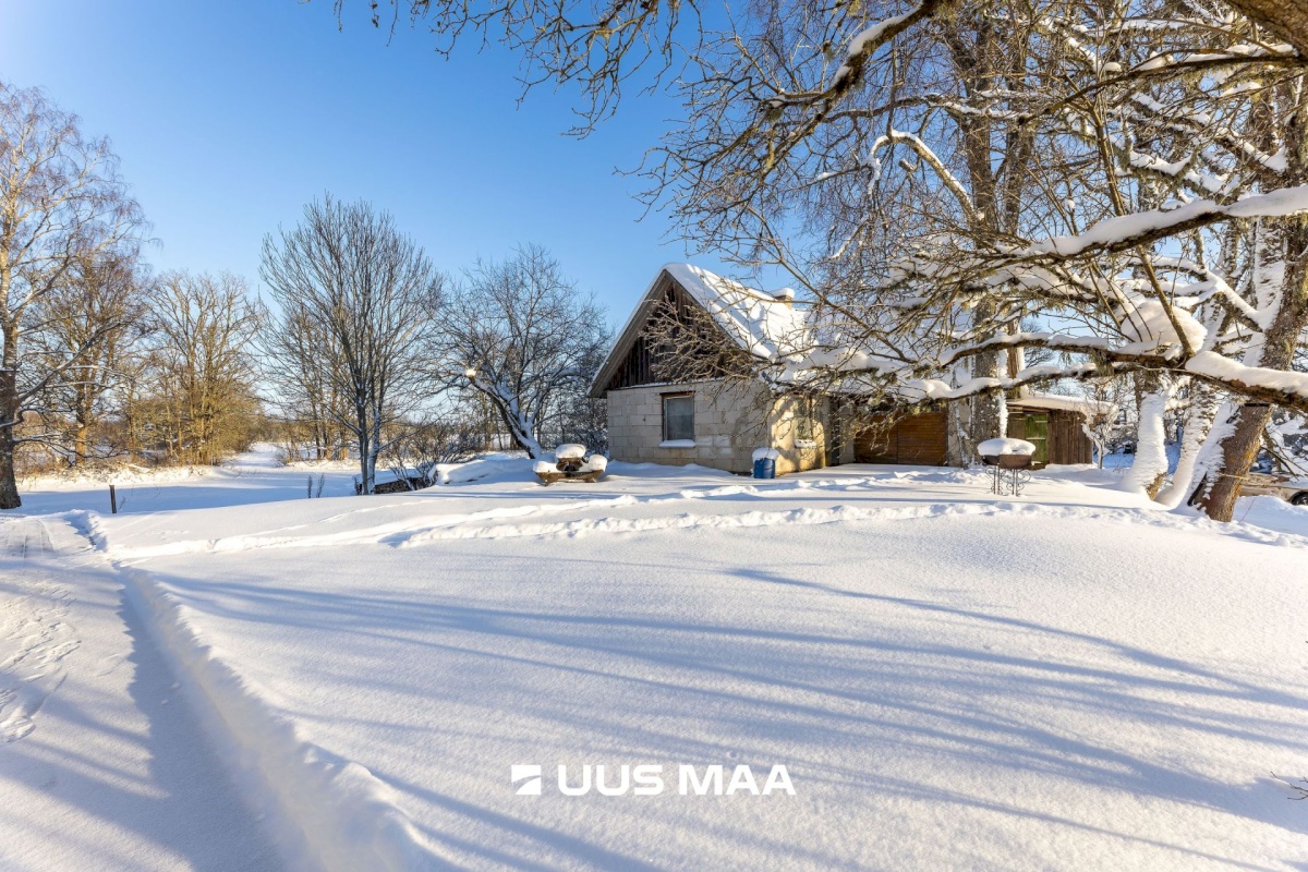 Tapa vald, Karkuse küla, Mõisaõue