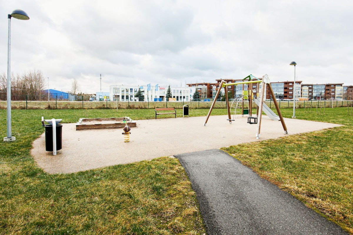 Rae vald, Peetri alevik, Järvepõllu tee 1