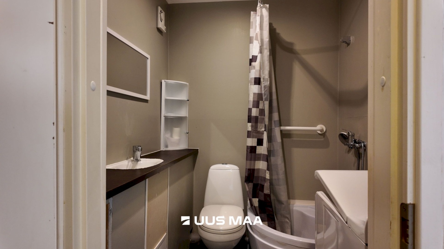 Lääne-Harju vald, Paldiski linn, Sadama tn 15