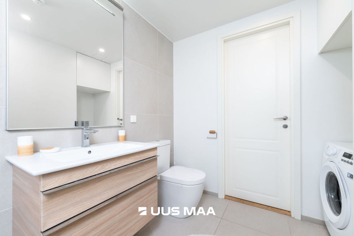 Tallinn, Kesklinna linnaosa, Uus Maailm, Toom-Kuninga 15