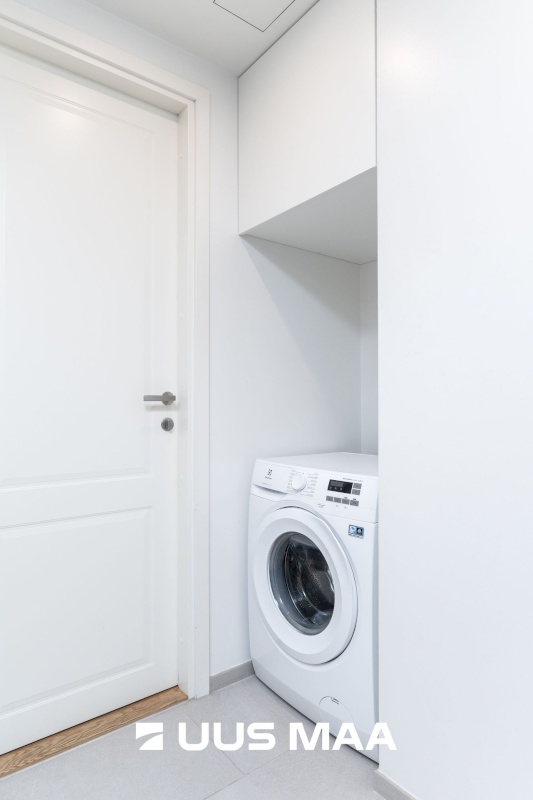 Tallinn, Kesklinna linnaosa, Uus Maailm, Toom-Kuninga 15