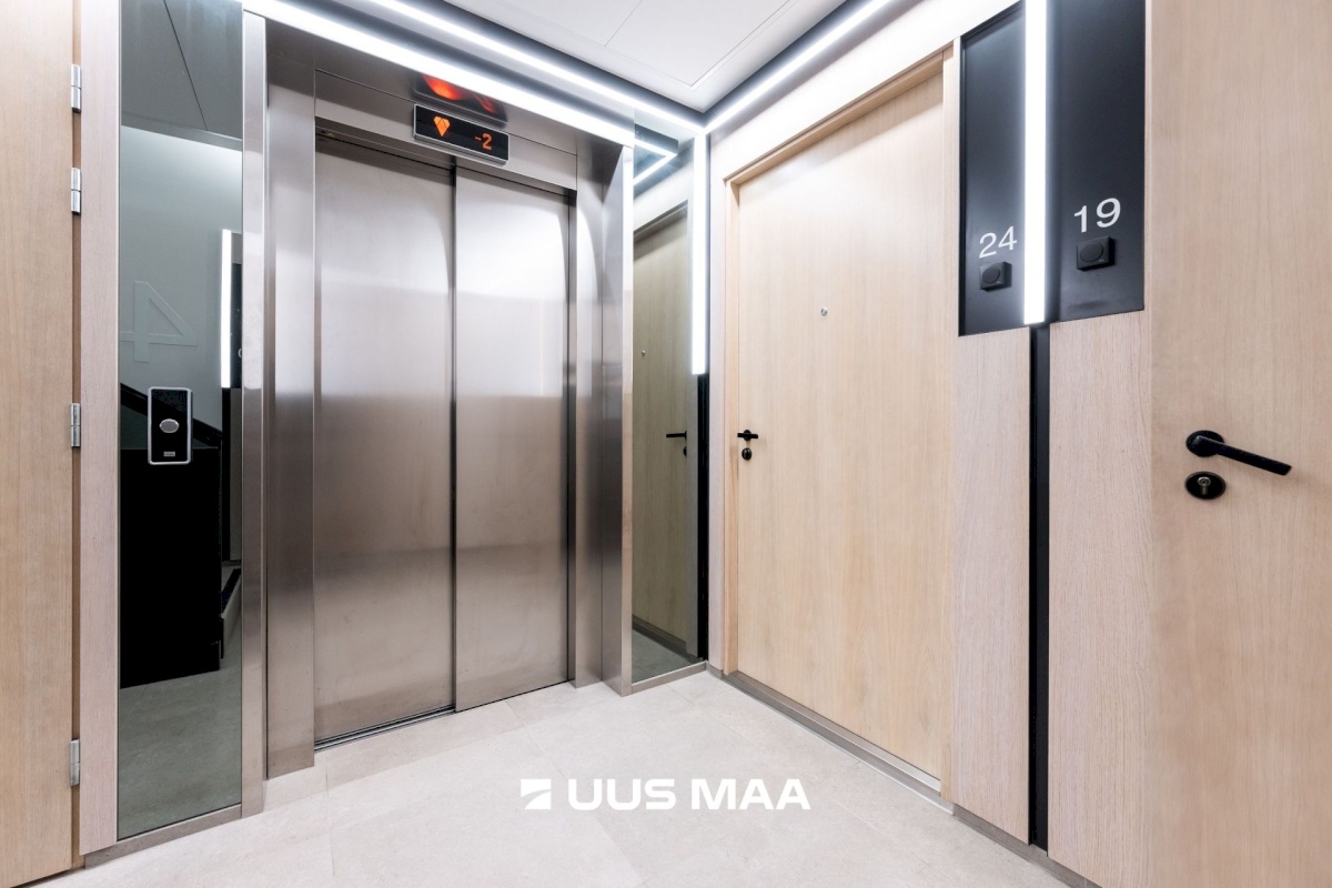 Tallinn, Kesklinna linnaosa, Uus Maailm, Toom-Kuninga 15