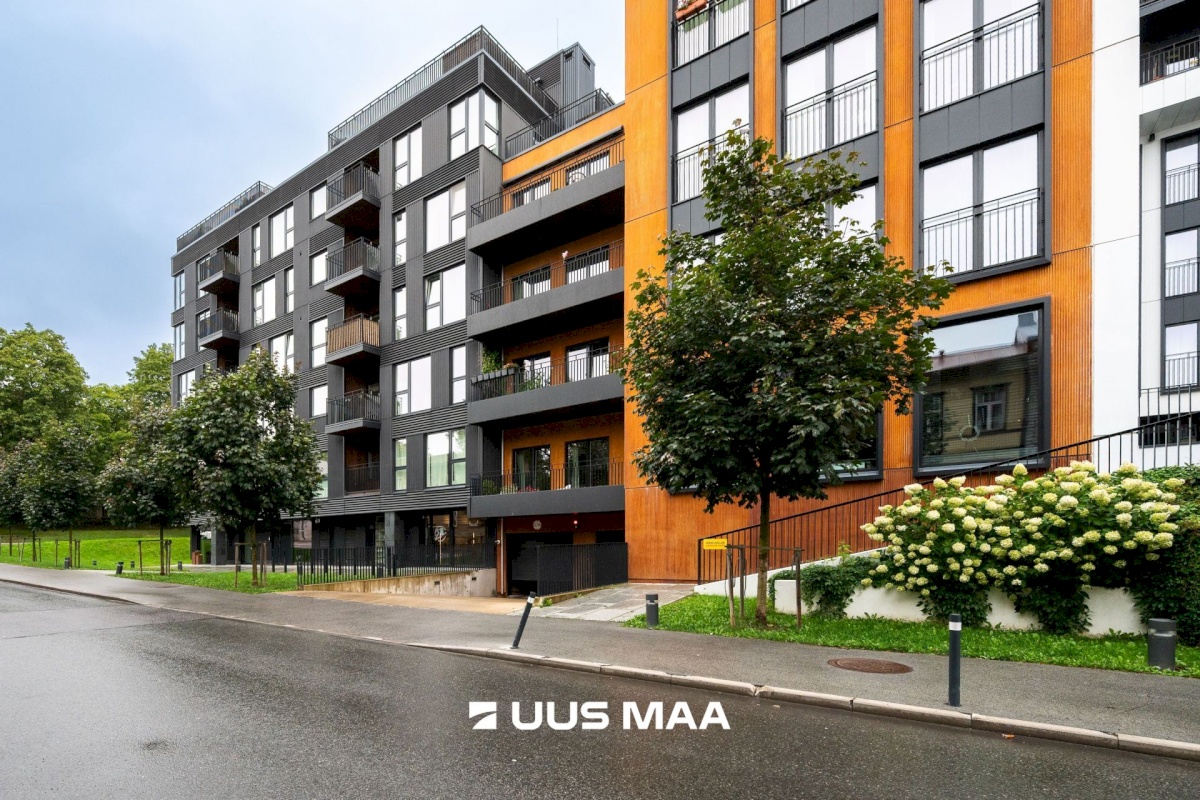 Tallinn, Kesklinna linnaosa, Uus Maailm, Toom-Kuninga 15