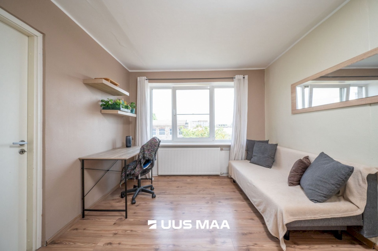 Tallinn, Kesklinna linnaosa, Pärnu mnt 76