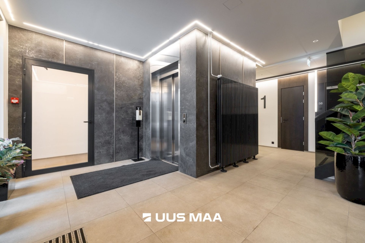 Tallinn, Kesklinna linnaosa, Uus Maailm, Toom-Kuninga 15