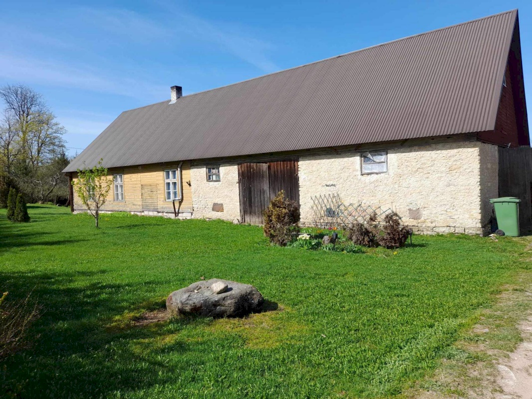 Põhja-Pärnumaa vald, Vee küla, Saugametsa