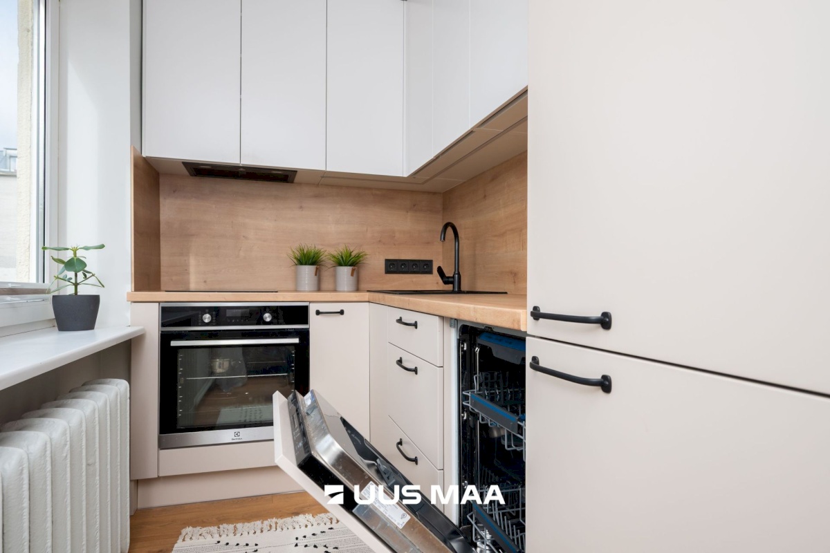 Tallinn, Kesklinna linnaosa, Uus Maailm, Komeedi 4