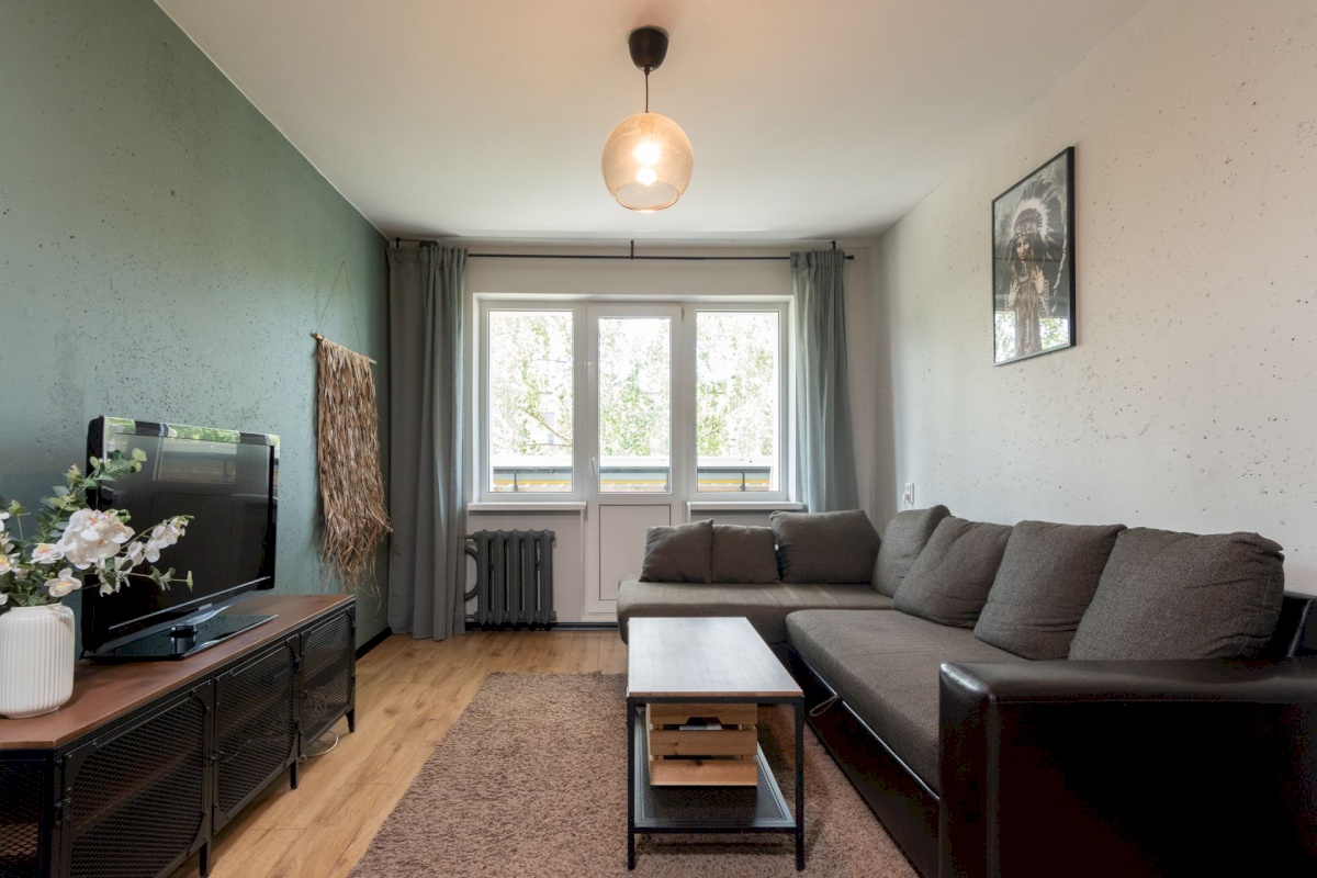 Tallinn, Mustamäe linnaosa, Ehitajate tee 15