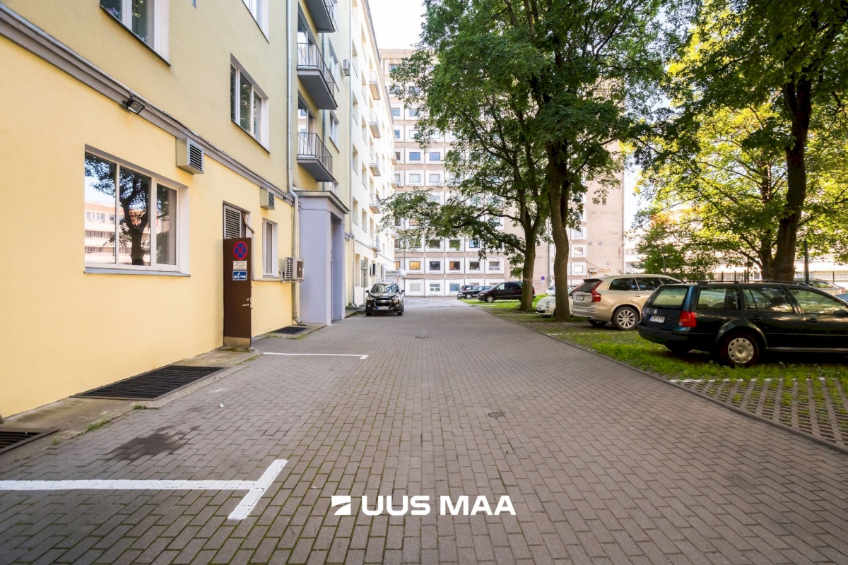 Tallinn, Kesklinna linnaosa, Kaubamaja 4