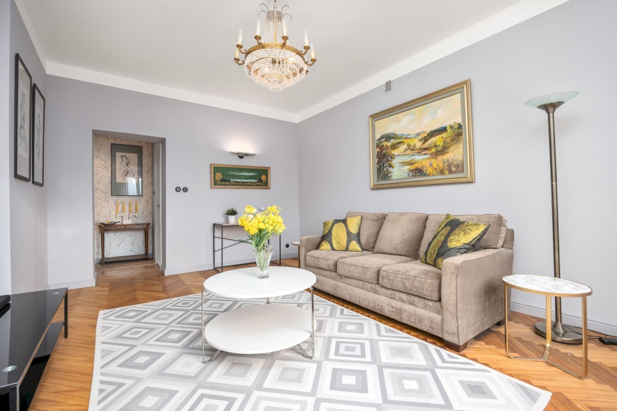 Tallinn, Kesklinna linnaosa, Kadriorg, L. Koidula 3