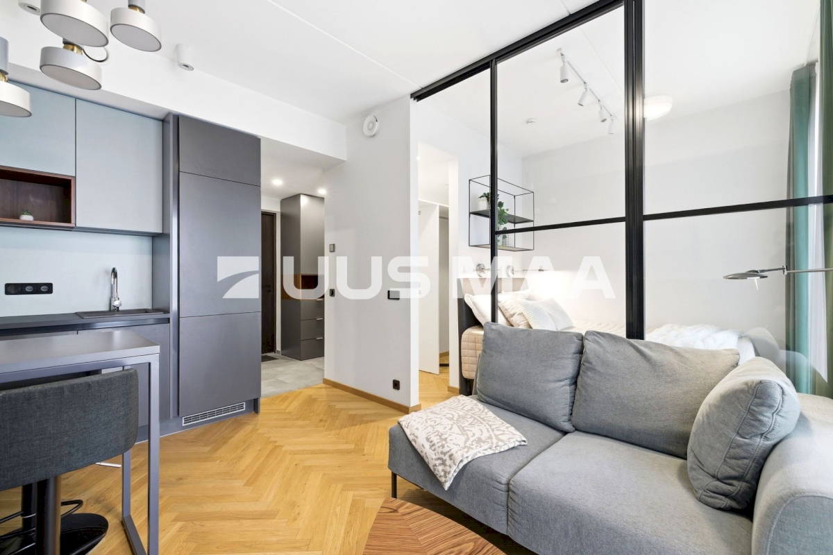 Tallinn, Kesklinna linnaosa, Uus Maailm, Toom-Kuninga 15