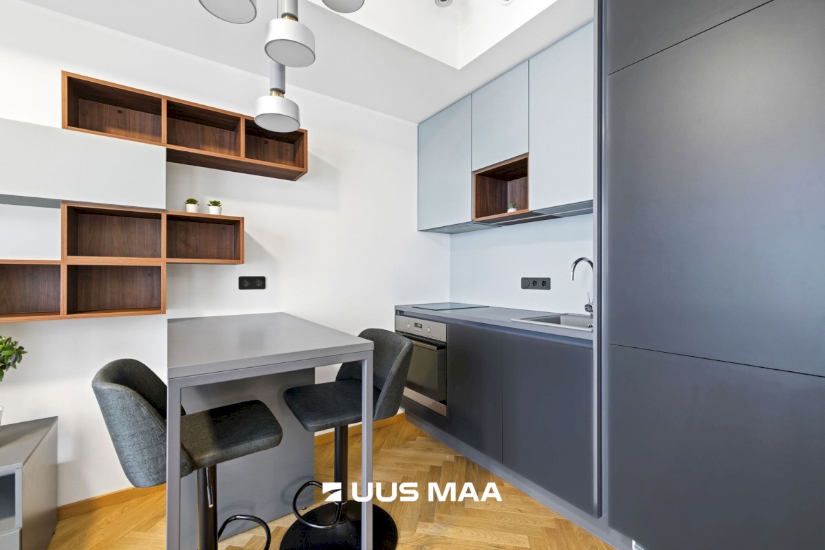 Tallinn, Kesklinna linnaosa, Uus Maailm, Toom-Kuninga 15