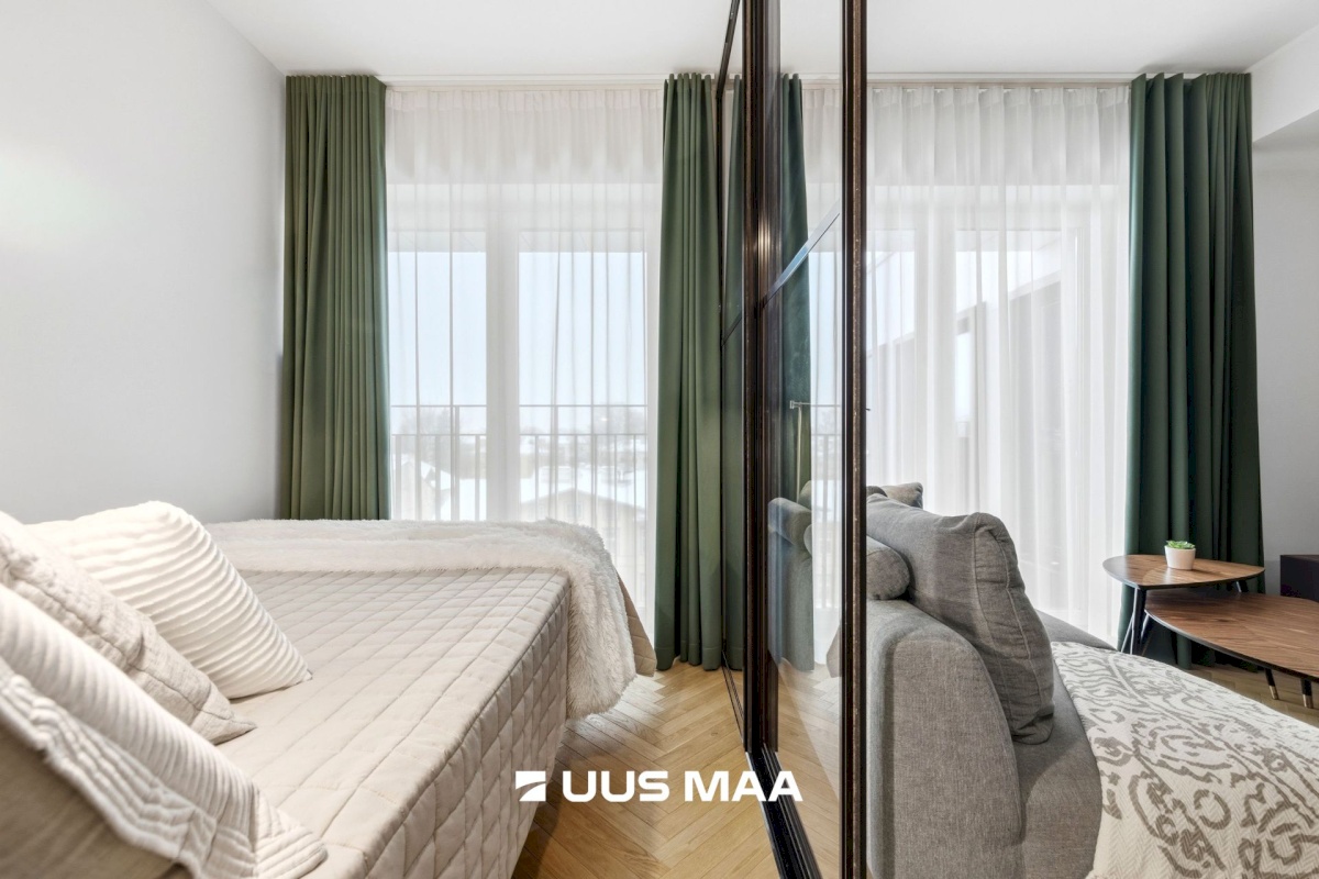 Tallinn, Kesklinna linnaosa, Uus Maailm, Toom-Kuninga 15