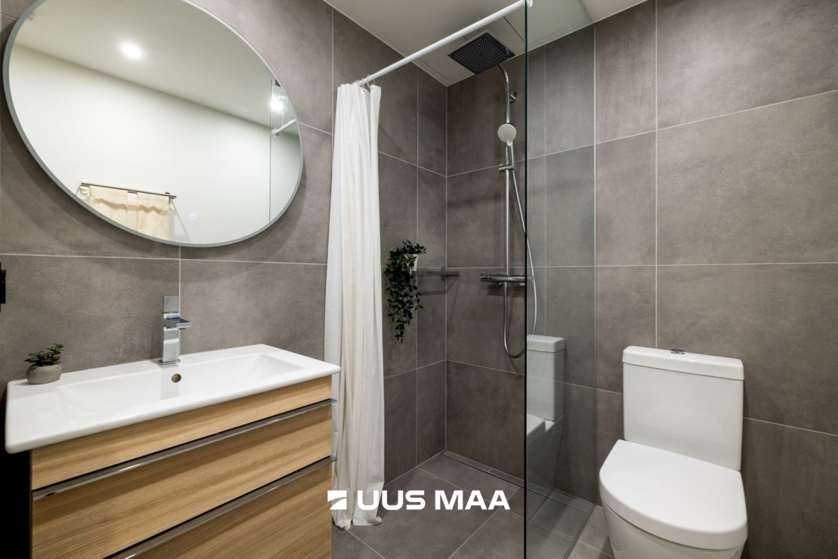 Tallinn, Kesklinna linnaosa, Uus Maailm, Toom-Kuninga 15