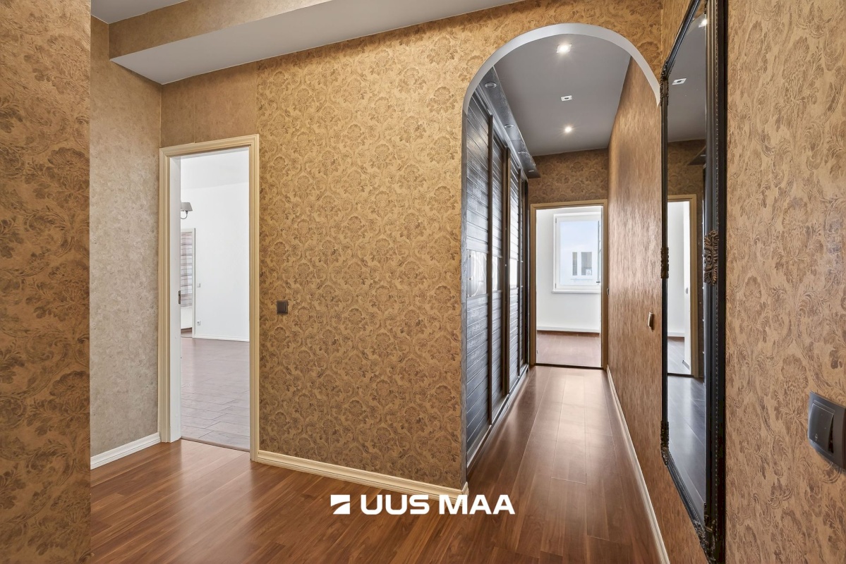 Maardu linn, Karjääri tn 9