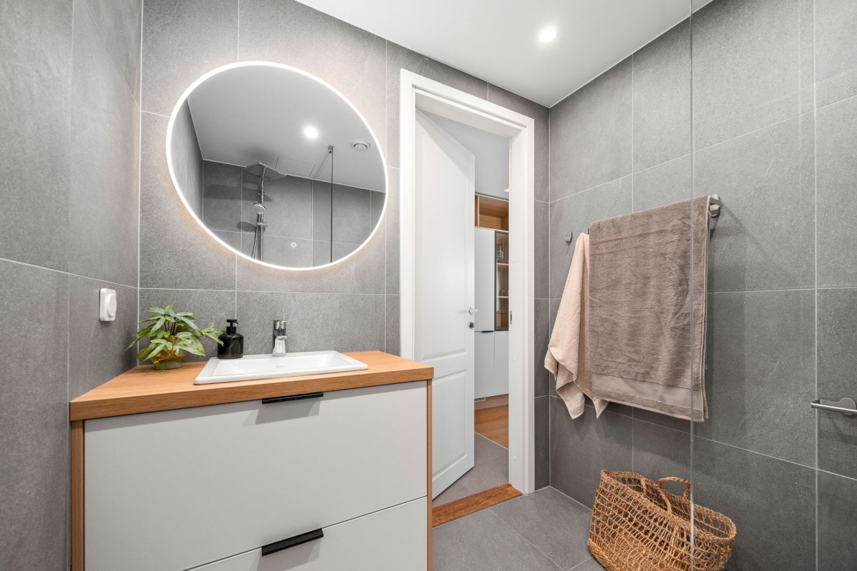 Tallinn, Kesklinna linnaosa, Uus Maailm, Toom-Kuninga 15