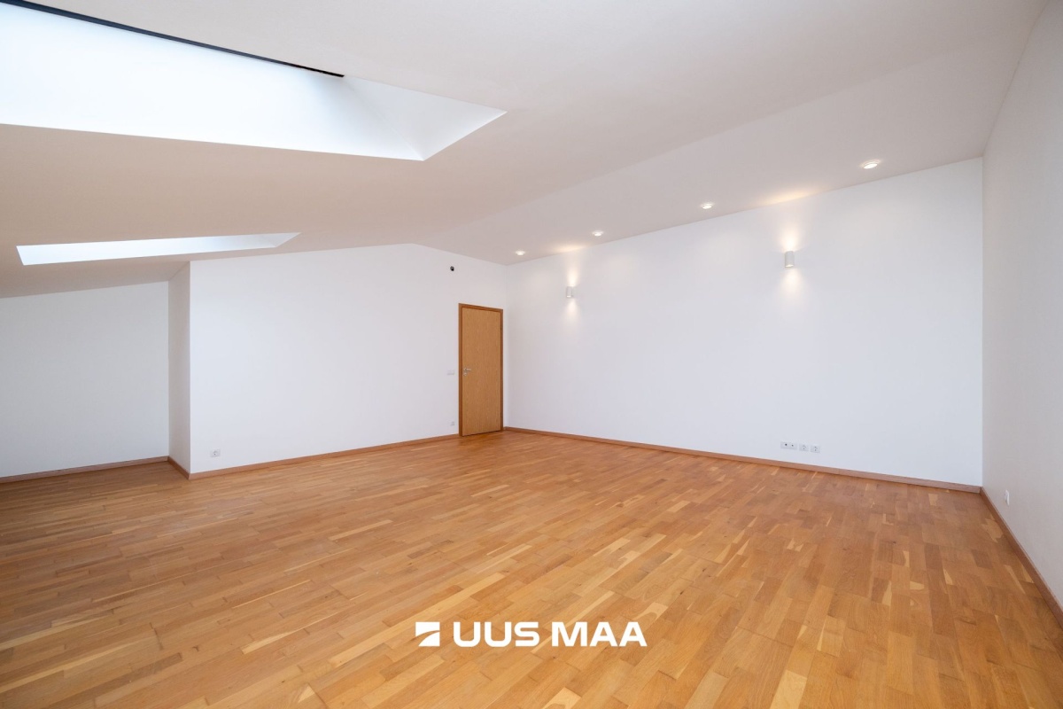 Tallinn, Lasnamäe linnaosa, Peterburi tee 4