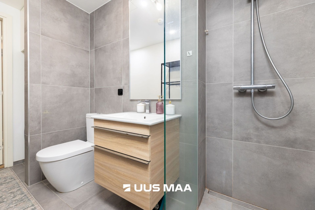 Tallinn, Kesklinna linnaosa, Uus Maailm, Toom-Kuninga tn 15