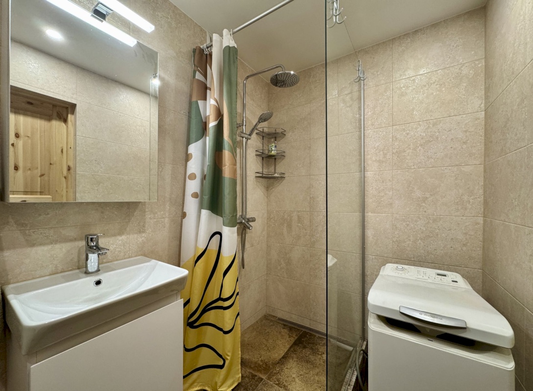 Tallinn, Mustamäe linnaosa, Mustamäe, Akadeemia 2