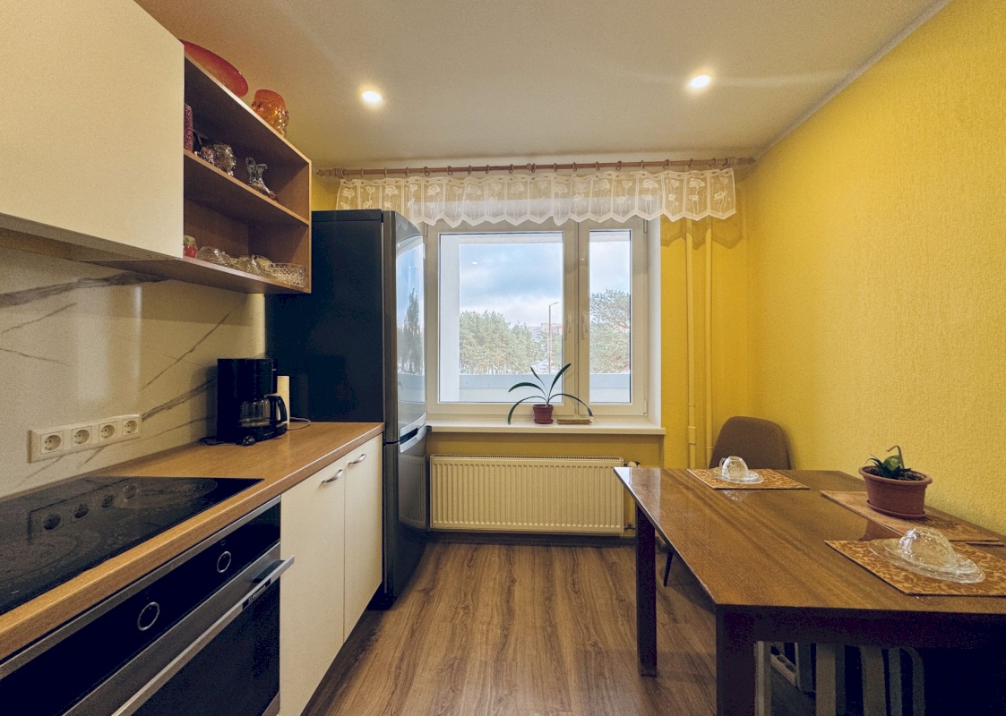 Tallinn, Mustamäe linnaosa, Mustamäe, Akadeemia 2