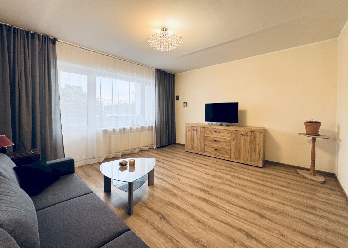 Tallinn, Mustamäe linnaosa, Mustamäe, Akadeemia 2