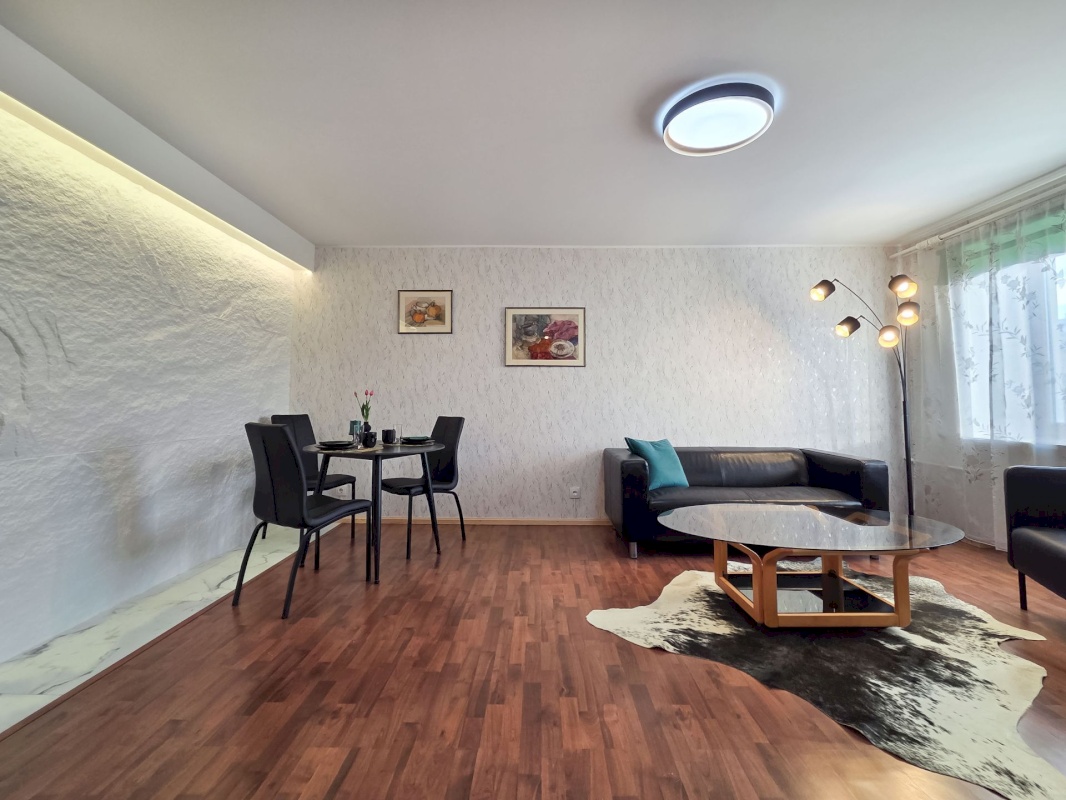 Tallinn, Kesklinna linnaosa, Pärnu mnt 30