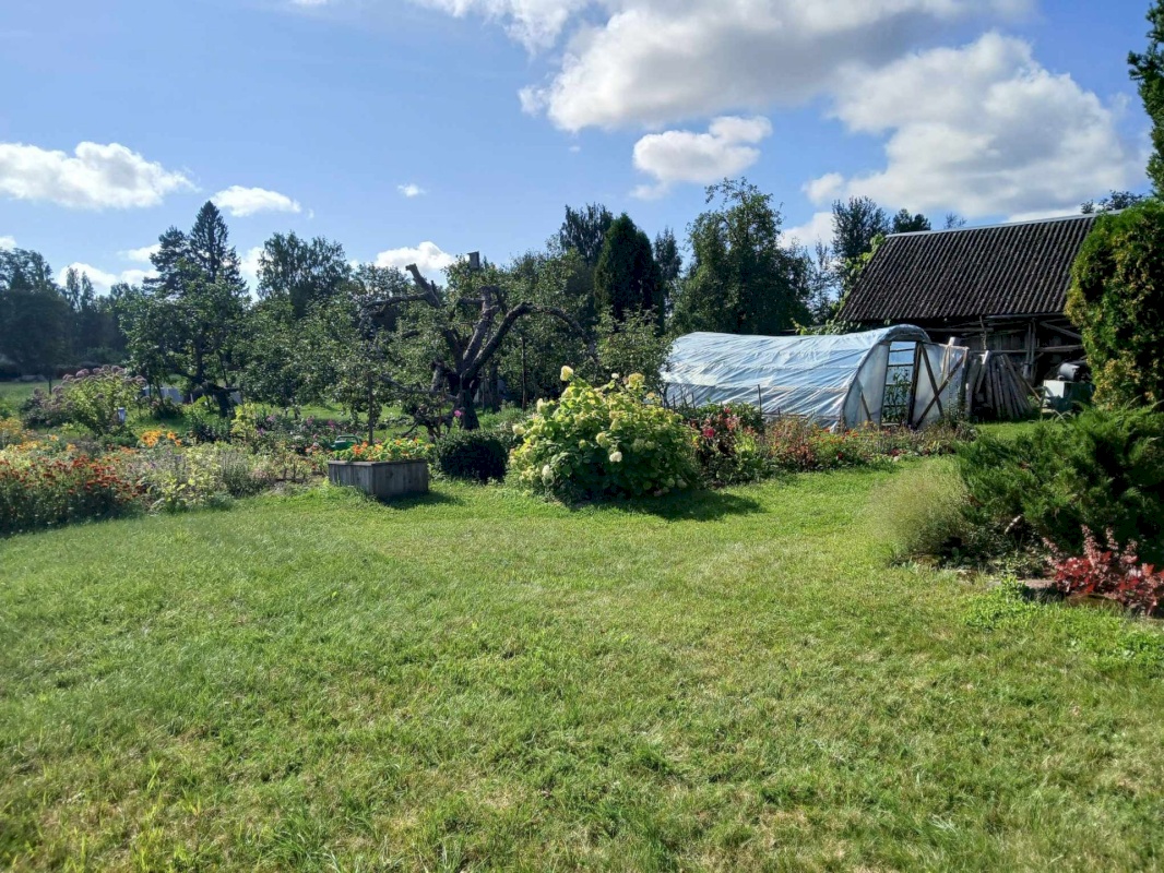 Saarde vald, Kilingi-Nõmme linn, Pärnu mnt 121