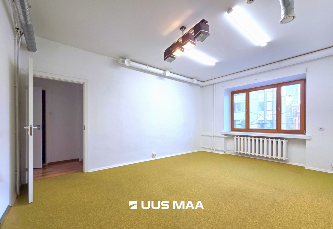 Tallinn, Kesklinna linnaosa, Pärnu mnt 30