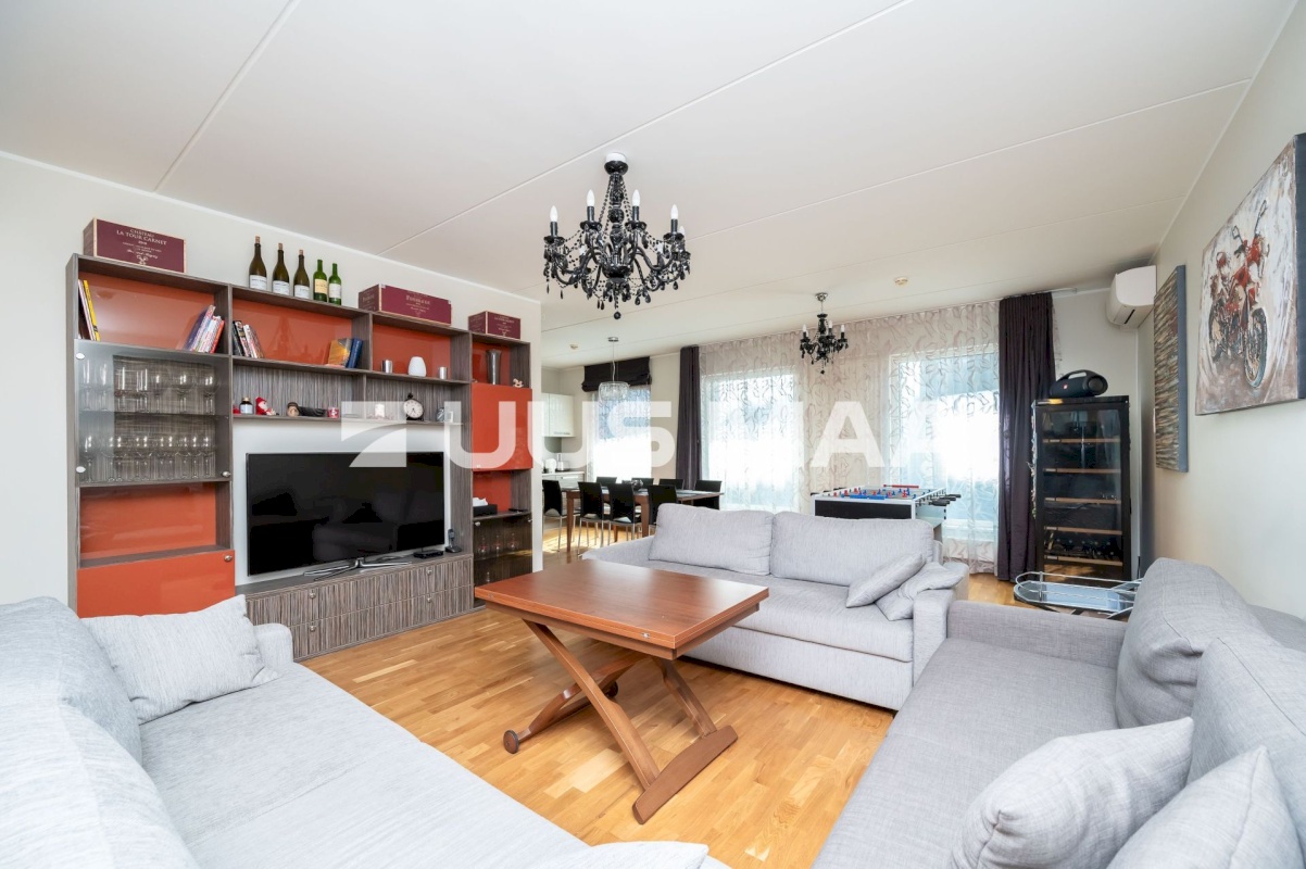 Tallinn, Kesklinna linnaosa, Hobujaama 10