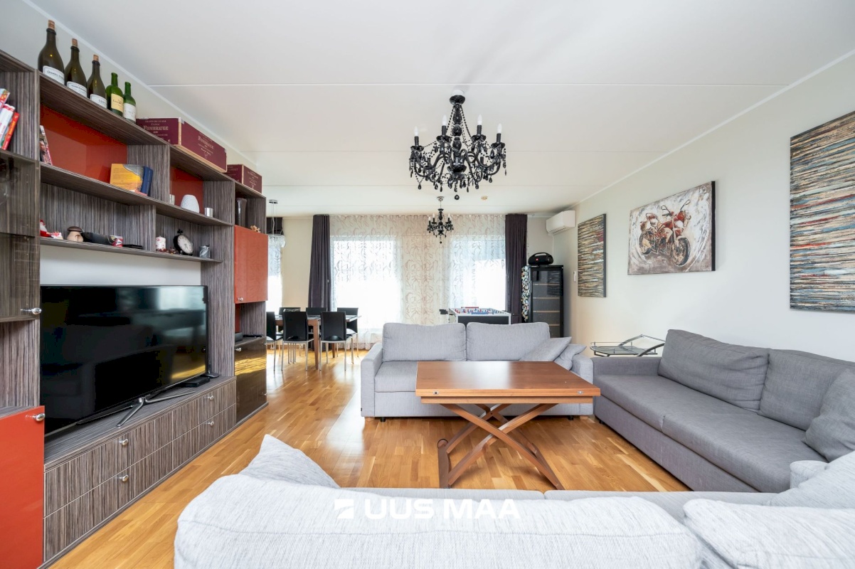 Tallinn, Kesklinna linnaosa, Hobujaama 10