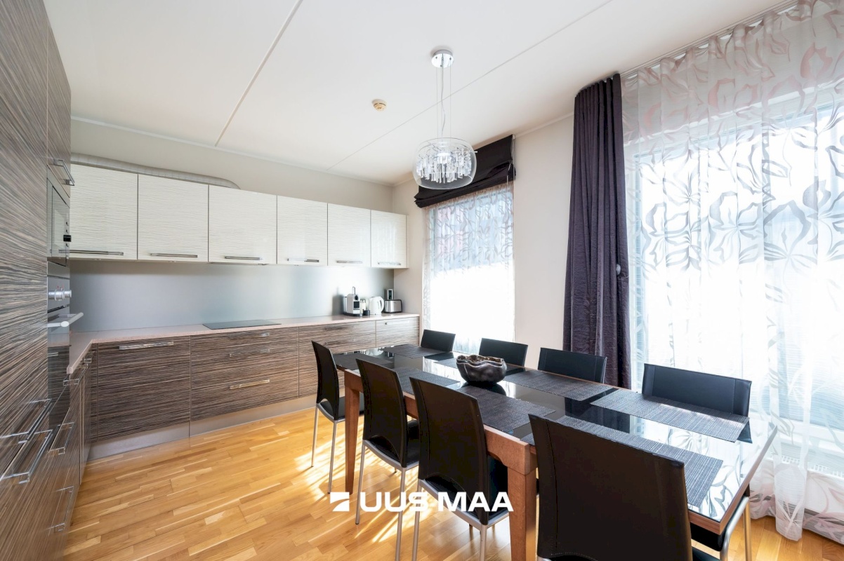 Tallinn, Kesklinna linnaosa, Hobujaama 10