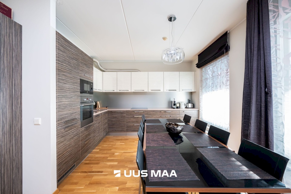 Tallinn, Kesklinna linnaosa, Hobujaama 10