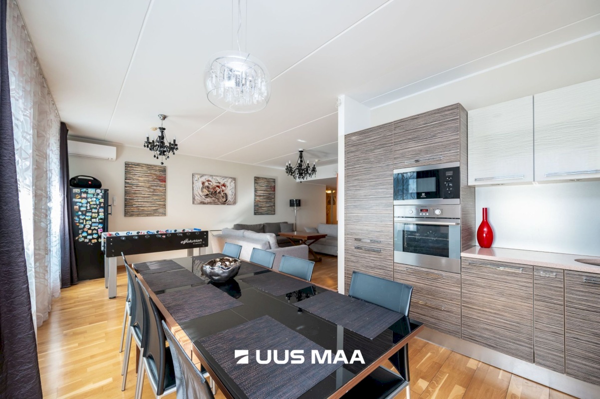 Tallinn, Kesklinna linnaosa, Hobujaama 10