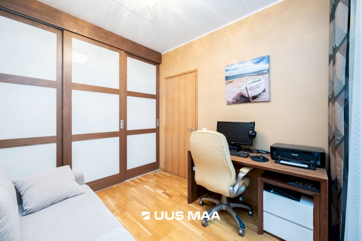 Tallinn, Kesklinna linnaosa, Hobujaama 10