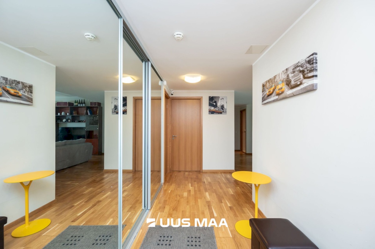 Tallinn, Kesklinna linnaosa, Hobujaama 10