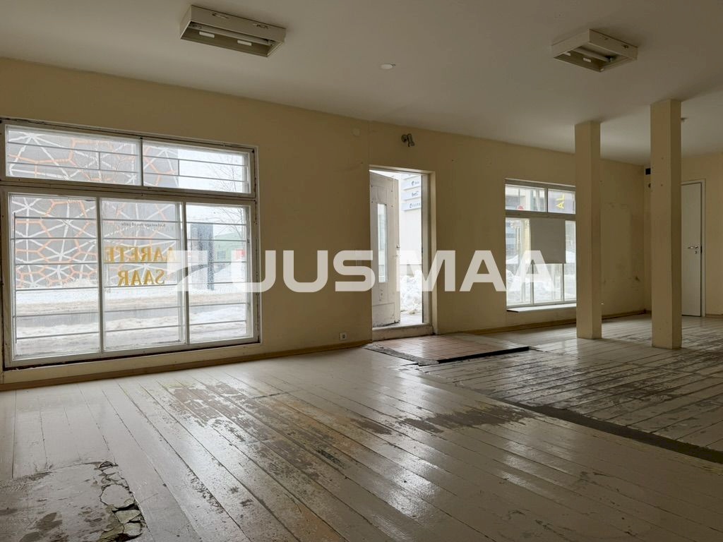 Saaremaa vald, Kuressaare linn, Raekoja 4