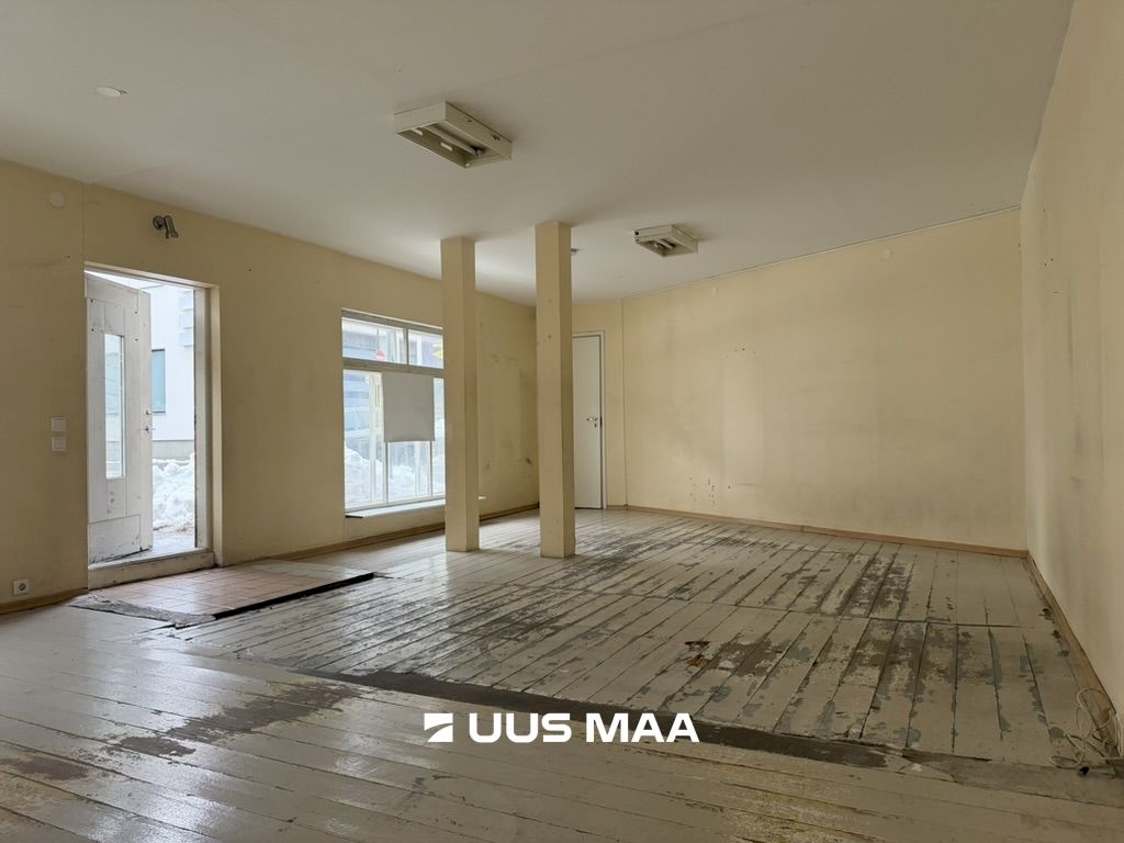 Saaremaa vald, Kuressaare linn, Raekoja 4