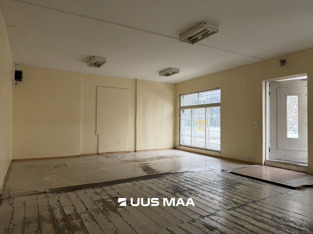 Saaremaa vald, Kuressaare linn, Raekoja 4