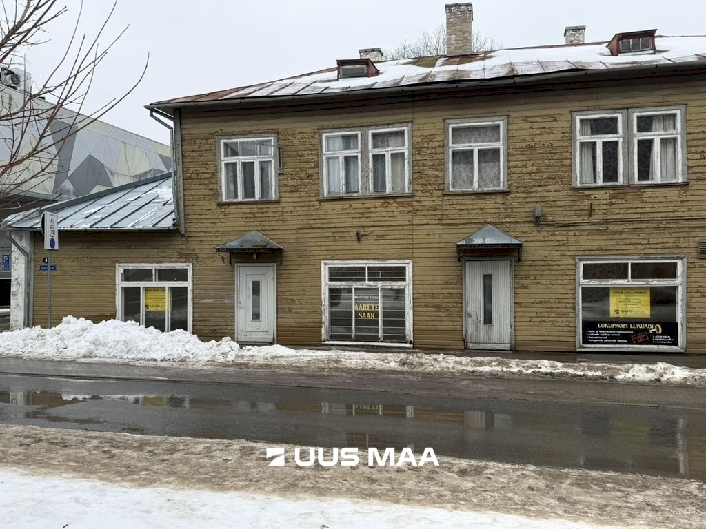 Saaremaa vald, Kuressaare linn, Raekoja 4