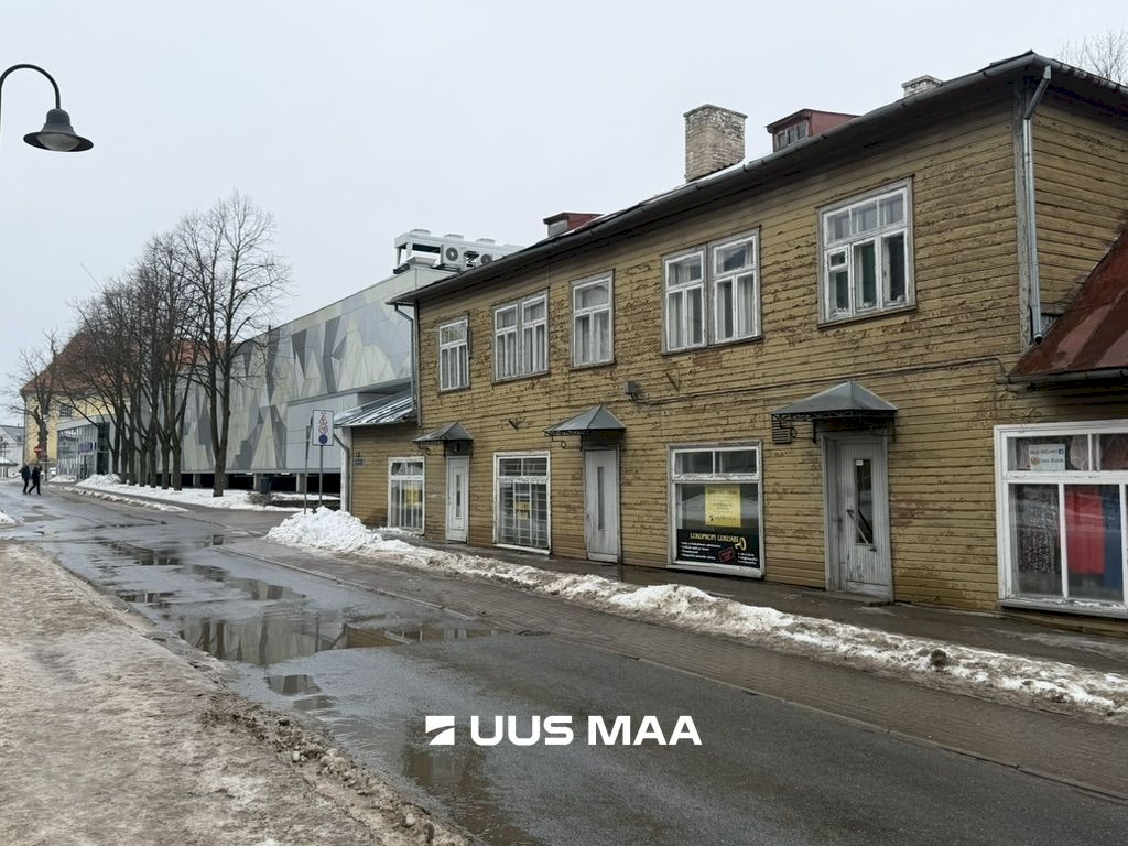 Saaremaa vald, Kuressaare linn, Raekoja 4