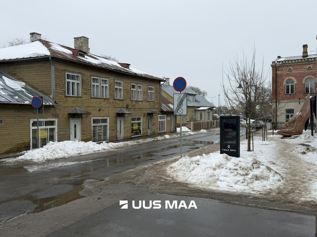 Saaremaa vald, Kuressaare linn, Raekoja 4