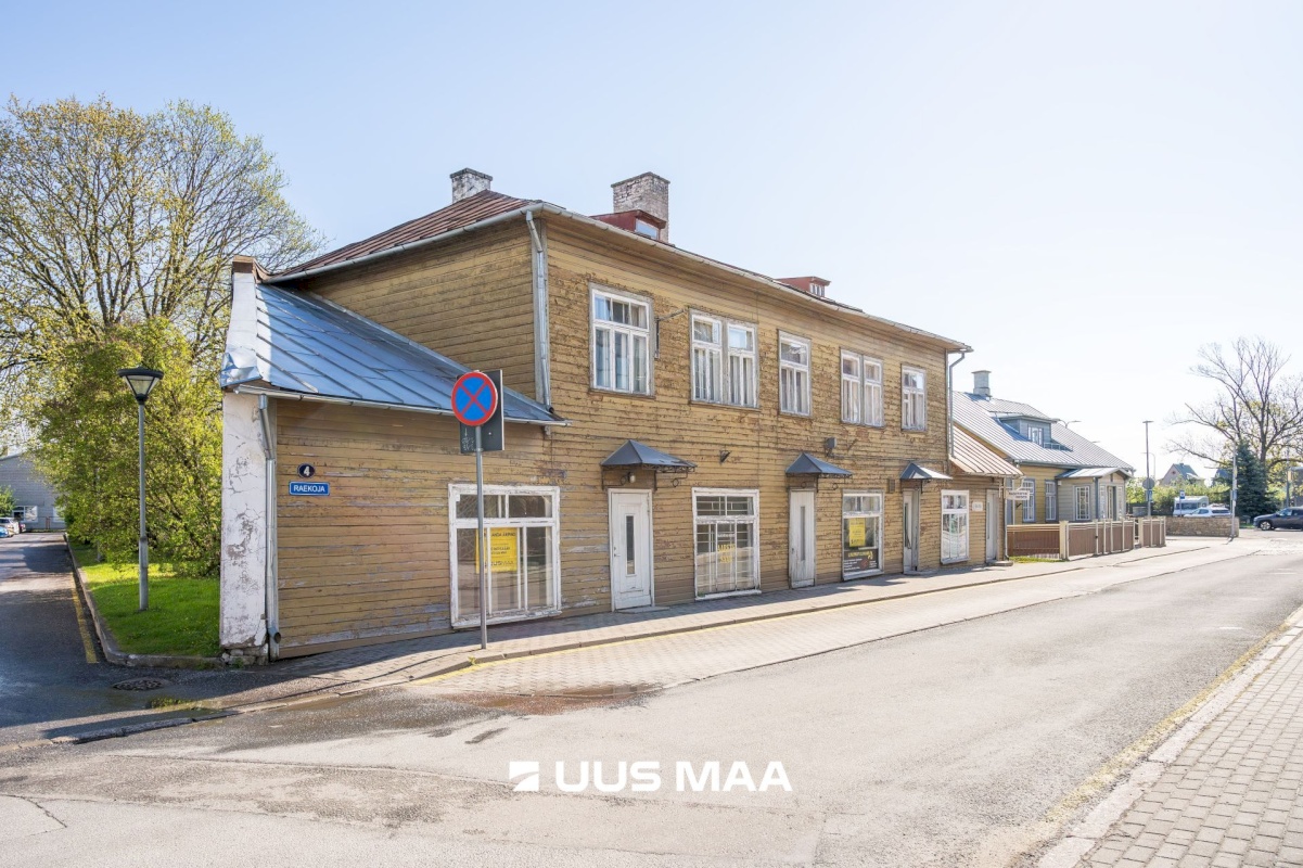 Saaremaa vald, Kuressaare linn, Raekoja 4